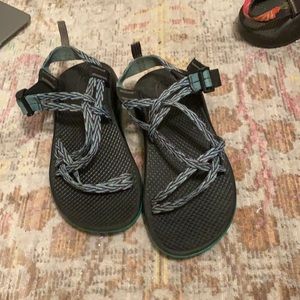 Chaco kids size 4 but they fit me & I’m women 6